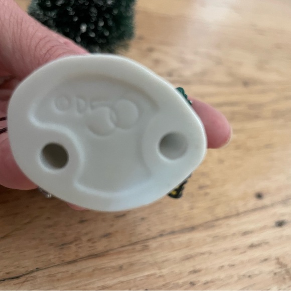 Department 56 Father Christmas’ Journey Dickens village and bottle brush trees - Picture 4 of 9